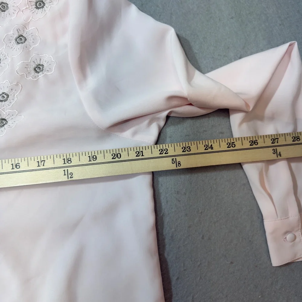 Ellen Parker Pink Embroidered Floral Button Up Blouse Long Sleeve Vintage SZ 10 - Picture 4 of 9